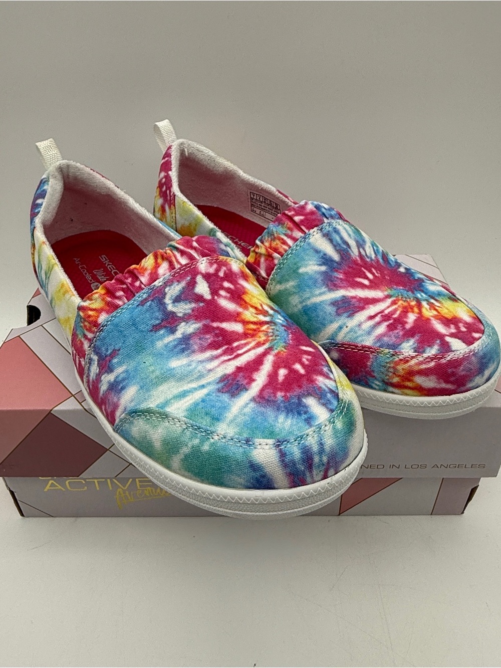 Skechers Madison Ave To Dye For Slip On Tie Dye Womens 7W Wide NIB Comfort